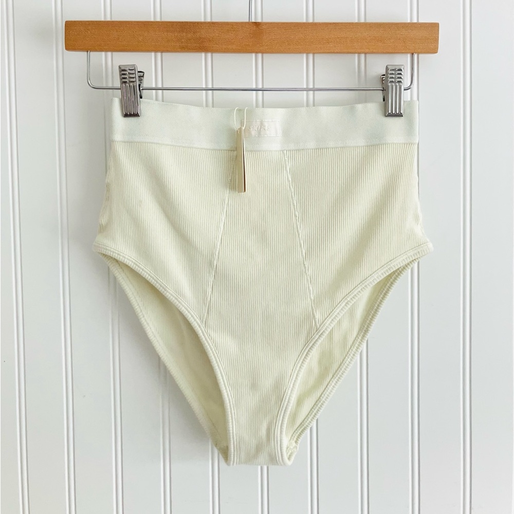 NWT SKIMS Highwaist Briefs